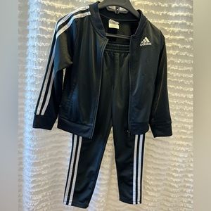 Adidas Kids tracksuit size 6 Black - uni